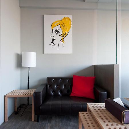 Leo 111/Arena Ruifeng Hotel Каосюн Екстериор снимка