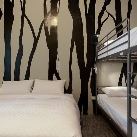 Leo 111/Arena Ruifeng Hotel Каосюн Екстериор снимка