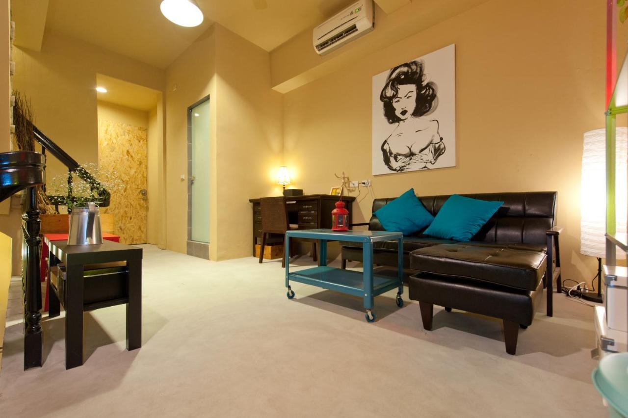 Leo 111/Arena Ruifeng Hotel Каосюн Екстериор снимка