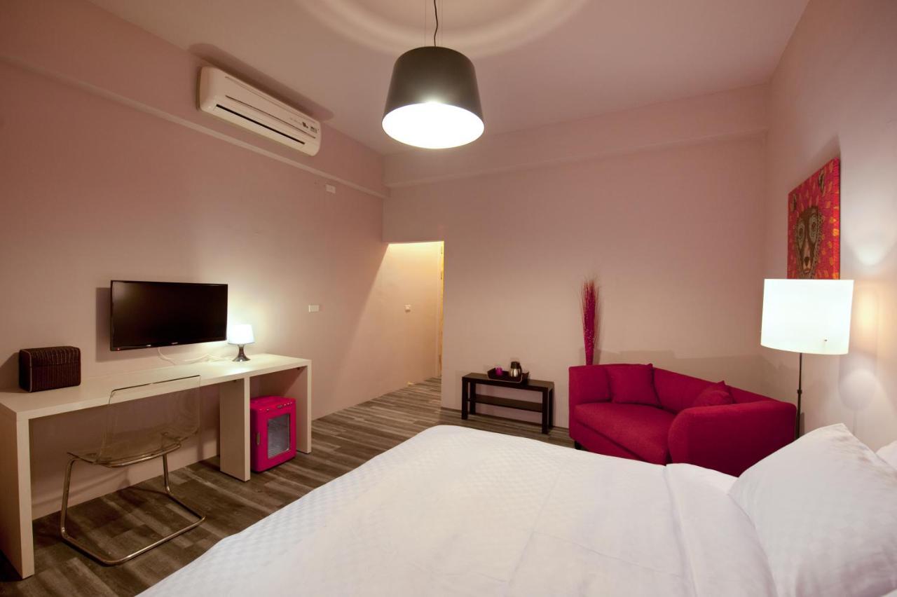 Leo 111/Arena Ruifeng Hotel Каосюн Екстериор снимка