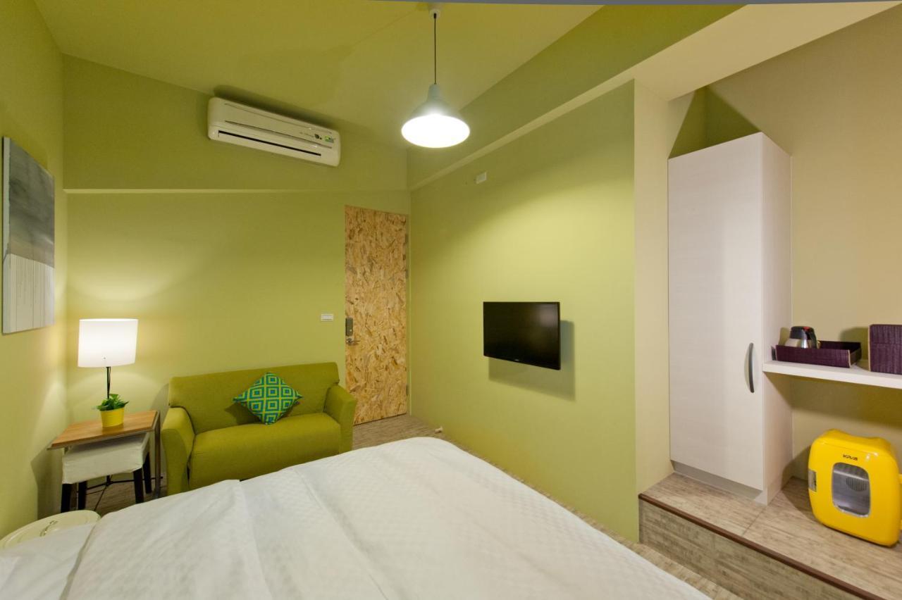 Leo 111/Arena Ruifeng Hotel Каосюн Екстериор снимка
