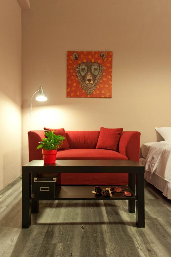 Leo 111/Arena Ruifeng Hotel Каосюн Екстериор снимка
