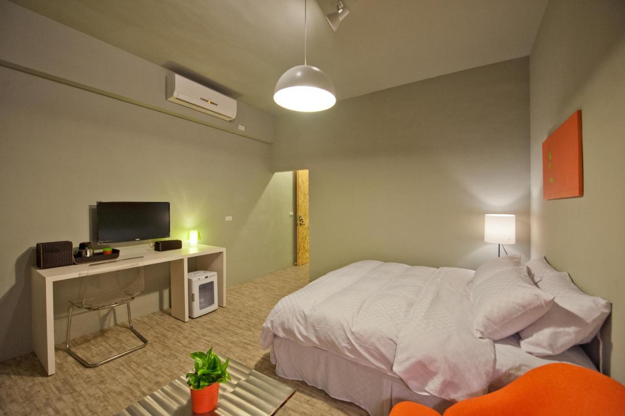 Leo 111/Arena Ruifeng Hotel Каосюн Екстериор снимка