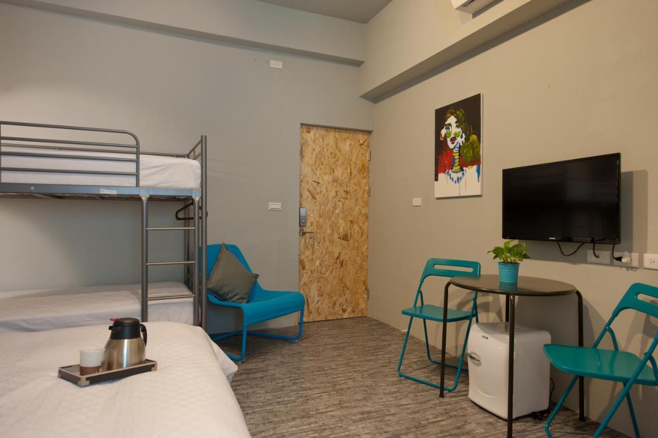 Leo 111/Arena Ruifeng Hotel Каосюн Екстериор снимка