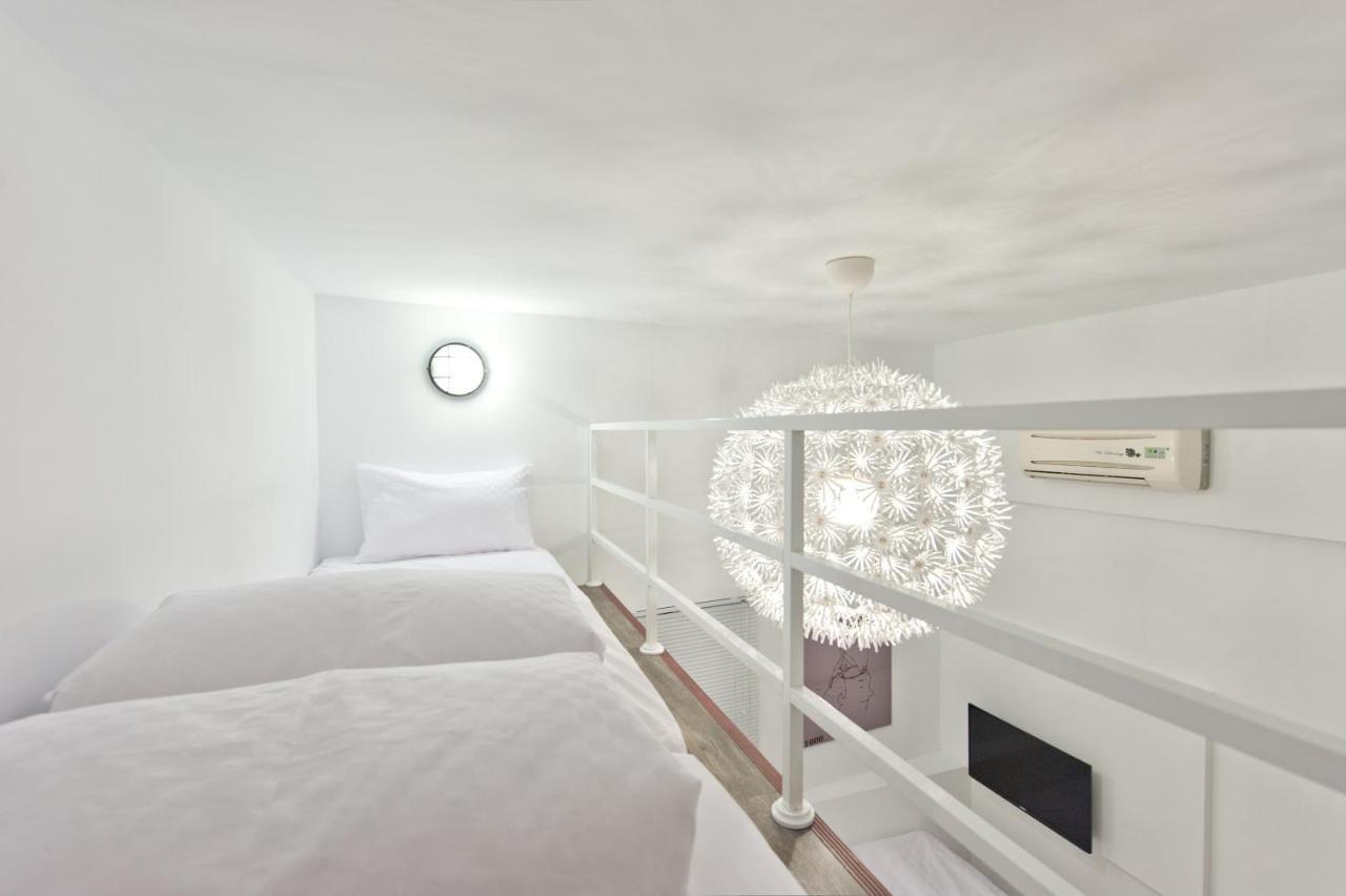 Leo 111/Arena Ruifeng Hotel Каосюн Екстериор снимка