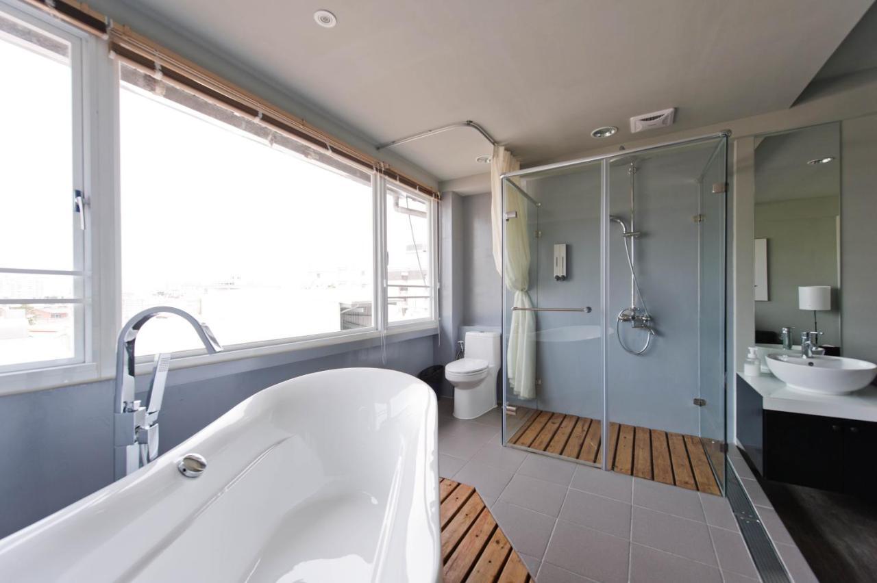 Leo 111/Arena Ruifeng Hotel Каосюн Екстериор снимка