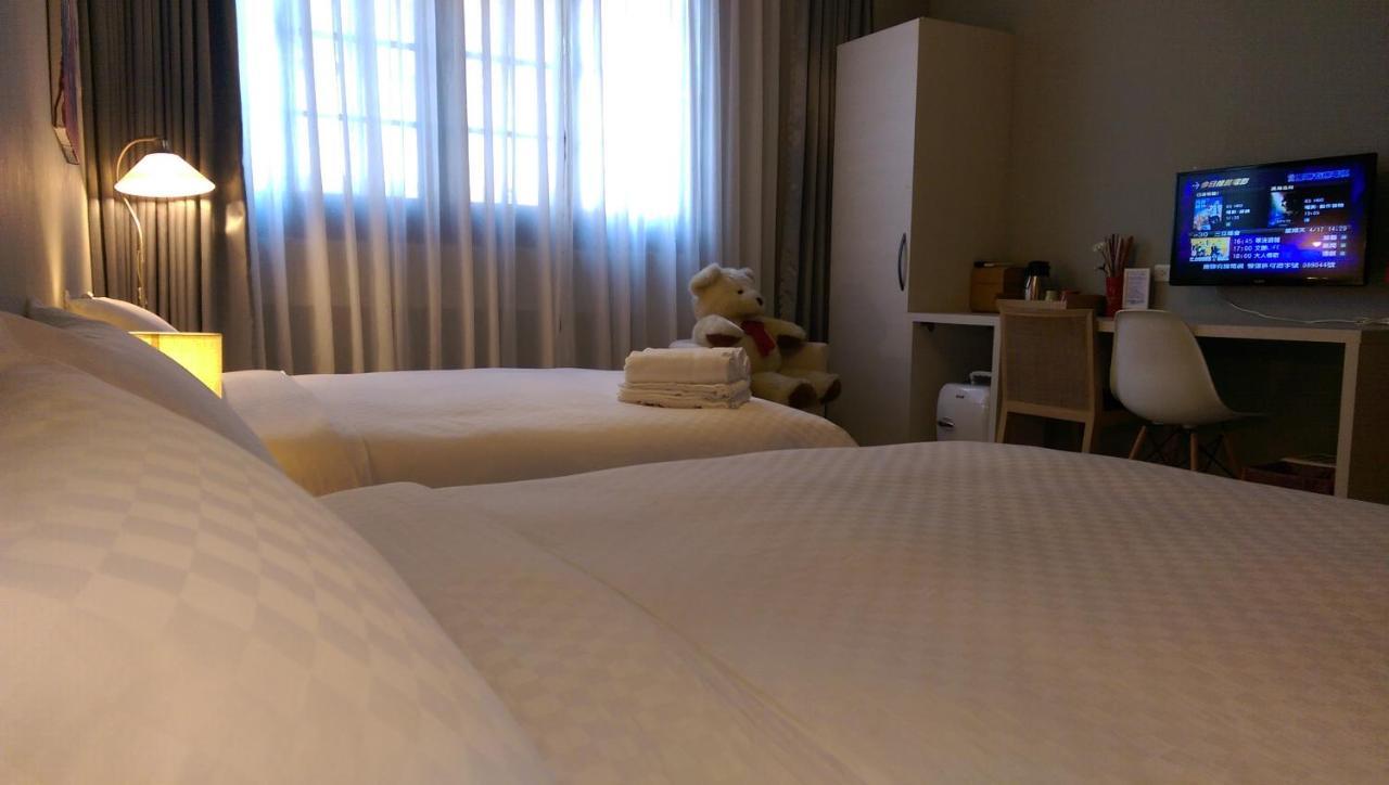 Leo 111/Arena Ruifeng Hotel Каосюн Екстериор снимка
