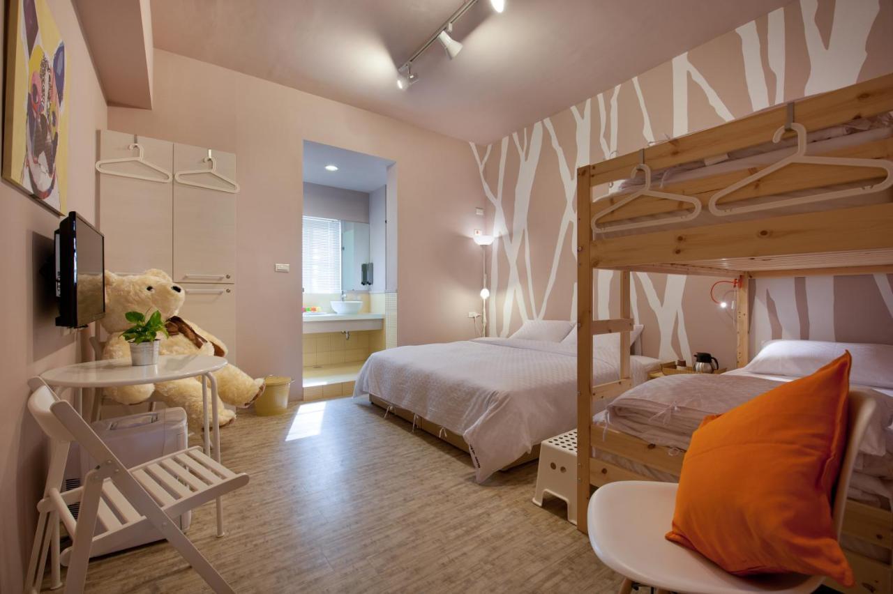 Leo 111/Arena Ruifeng Hotel Каосюн Екстериор снимка