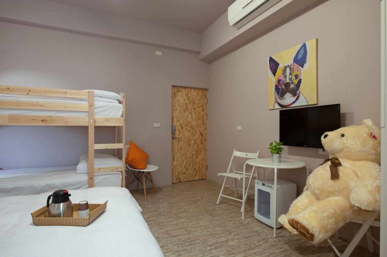 Leo 111/Arena Ruifeng Hotel Каосюн Екстериор снимка